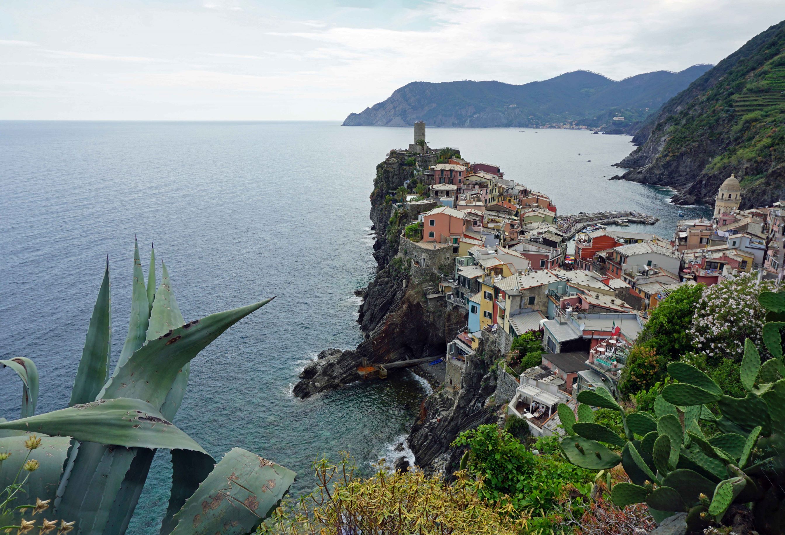natuur Cinque Terre zicht op het haventje van Vernazza Sony A6000 ICL 09 juni 2023