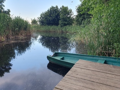 marcel-kok-caravanserai-foto-2-roemenie-met-een-bootje-op-vogeljacht-in-de-delta-van-de-donau-29-mei-2025