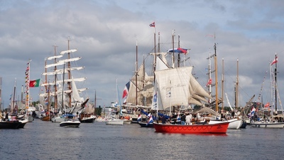marcel-kok-caravanserai-foto-5-noordzeekanaal-bij-gebrek-aan-een-etap-een-bootgehuurd-voor-de-sail-in-20-augustus-2025